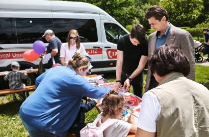 Serviciul 112 a adus lecții de siguranță și experiențe interactive copiilor la sărbătoarea organizată de MAI cu prilejul Zilei Internaționale a Copilului
