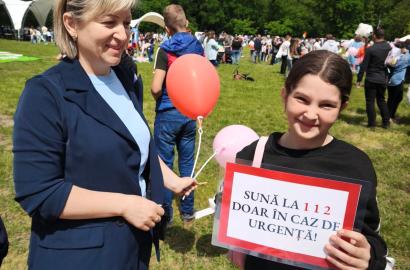 Serviciul 112 a adus lecții de siguranță și experiențe interactive copiilor la sărbătoarea organizată de MAI cu prilejul Zilei Internaționale a Copilului
