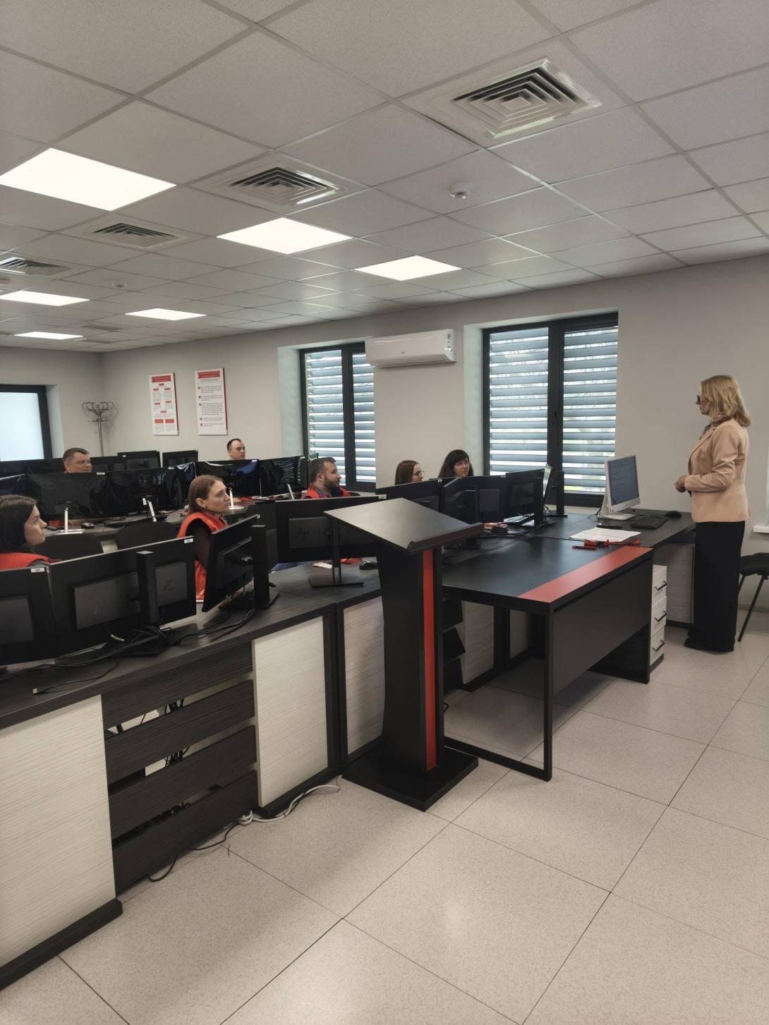 Activitățile de instruire:  comunicrea eficientă în activitatea profesională specifică